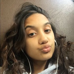 Meet your Posher, Alexis